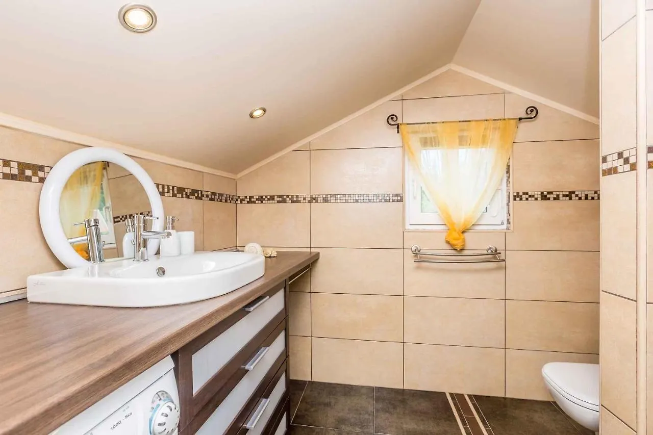 Holiday Home In Svetividdobrinjski - Insel Krk 42199 Gostinjac Croatia