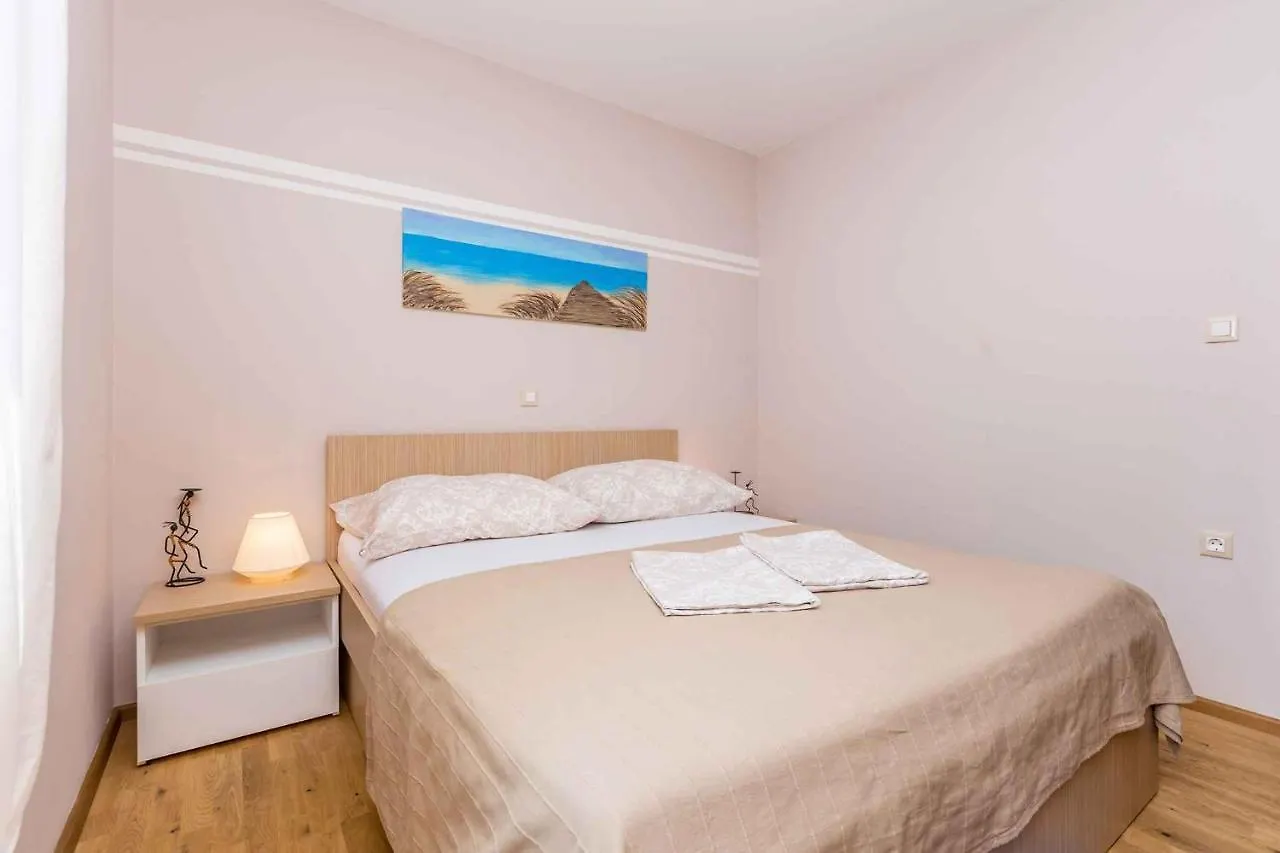 Holiday Home In Svetividdobrinjski - Insel Krk 42199 Gostinjac 0*,  Croatia